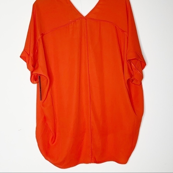 LOVE TOKEN Darren V-Neck Loose Top. Orange. Size 6 - Picture 4 of 6